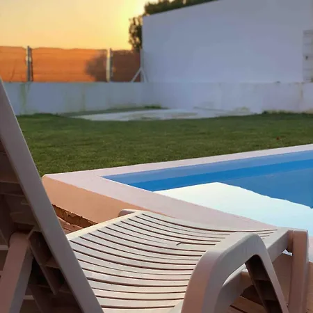 Toninha Family House - Salt Water Pool Vakantiehuis *